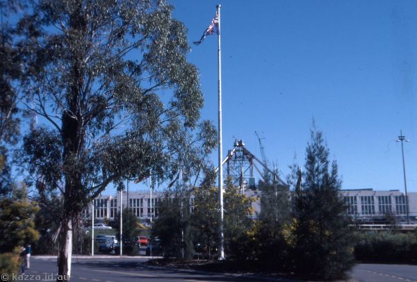 1986 - State Circle looking towards New Parliament House