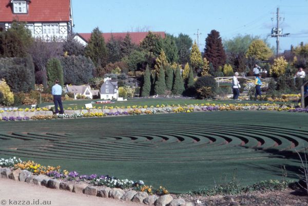 1986 - The Maze at Cockington Green