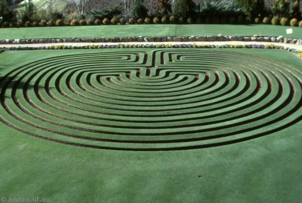 1983 - The Maze at Cockington Green