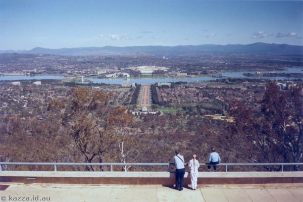 1986 - View from the top of Mount Ainslie to carpark and Capital Hill