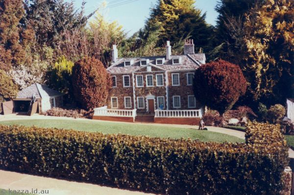 1986 - Cockington Green building