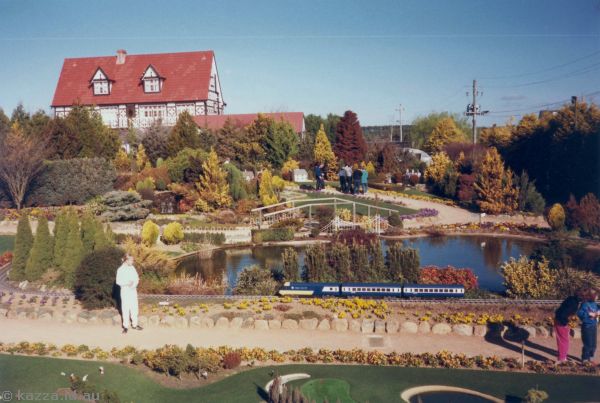 1986 - Cockington Green from the elevated platform
