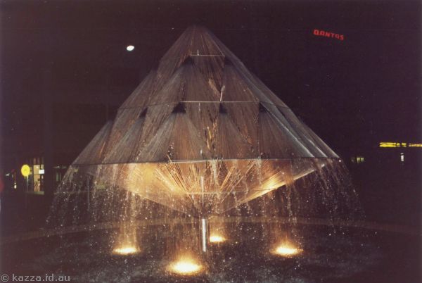 1986 - Canberra Times Fountain by night