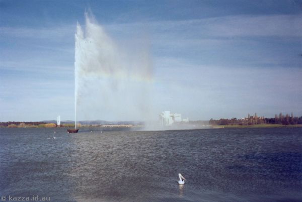1986 - Captain Cook Fountain and Lake Burley Griffin