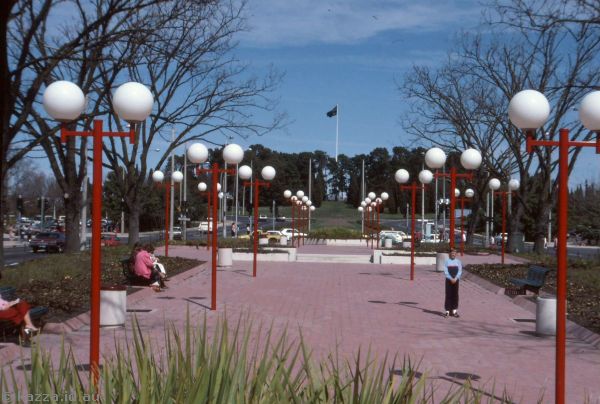 1986 - Looking towards City Hill along Northbourne Avenue