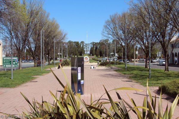 1986 - Looking towards City Hill along Northbourne Avenue