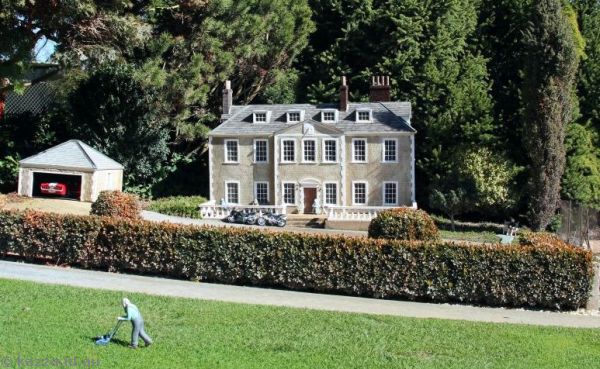 2016 - Cockington Green building