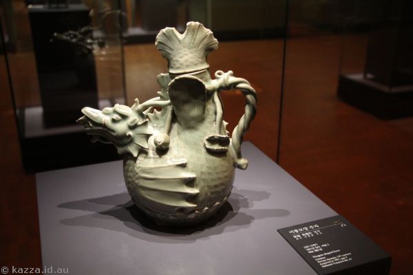 Dragon shaped ewer celadon, National Treasure #61