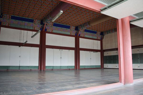 Inside Gangnyeongjeon hall