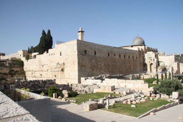 South west corner of the Temple Mount showing the remnants of Robinson's Arch