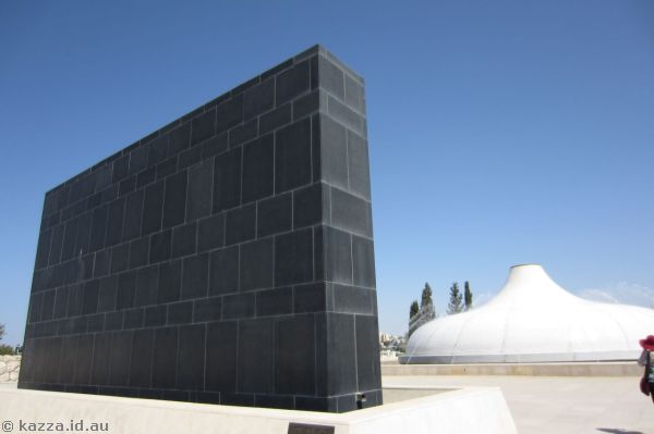 Black basalt wall next to the Shrine of the Book<br/>Photo by Mum
