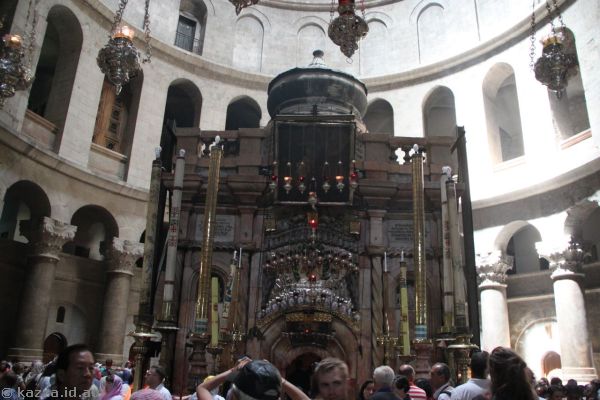 Inside the Church of the Holy Sepulchre
