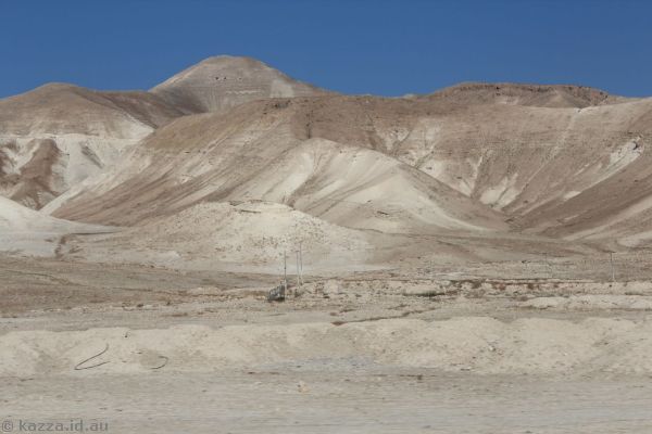 Arid hills near Shlomtsiyon<br/>Photo by Dad