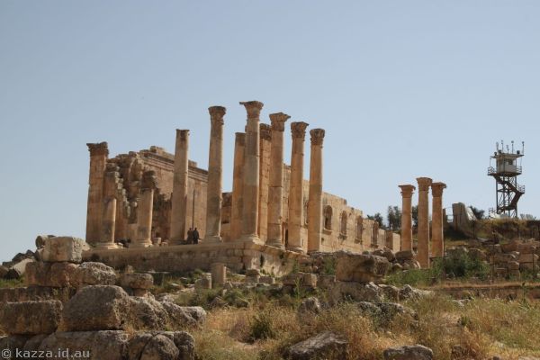 Looking up to the Temple of Zeus