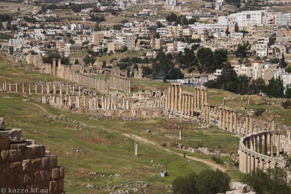 View towards Cardo Maximus