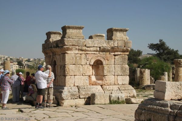 Pedestal at the cross roads