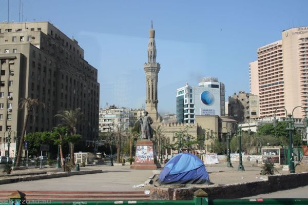 Statue and mosque southwest of Tahrir Square