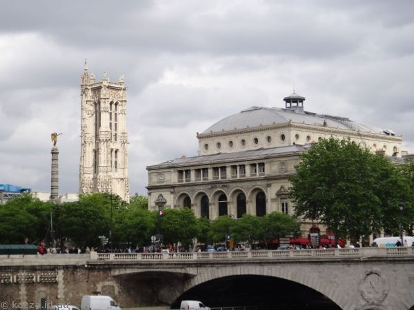 Tour Saint-Jacques and Theatre de la Ville