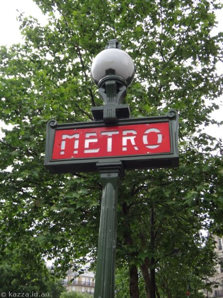 Chatelet Metro station sign