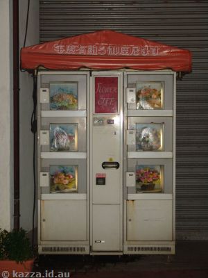Vending machine with fresh flowers