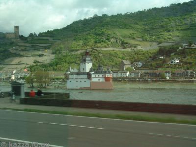 Building in the middle of the Rhine