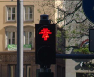 A variation on the Berlin stop/go lights - a girl!