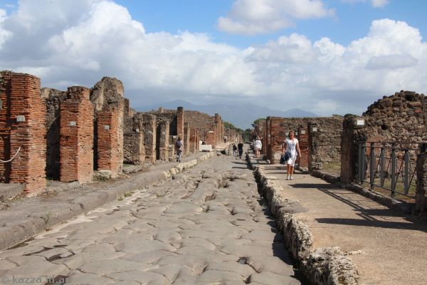 View northeast along Via della Fortuna