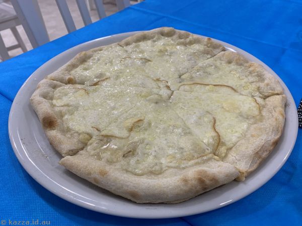 4 formaggi pizza - mozzarella, gorgonzola, provola, edamer (7.00 EUR)
