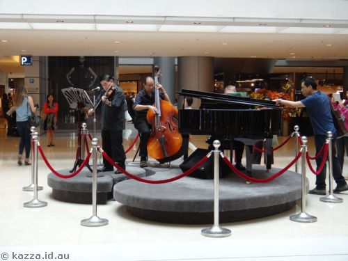 Completely random things you see in Hong Kong malls - live music!