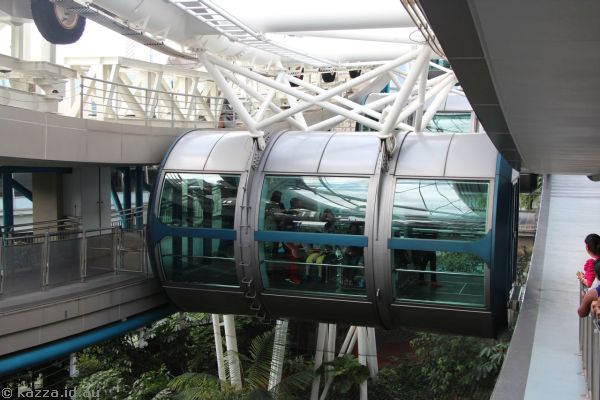 One of the capsules of the Singapore Flyer