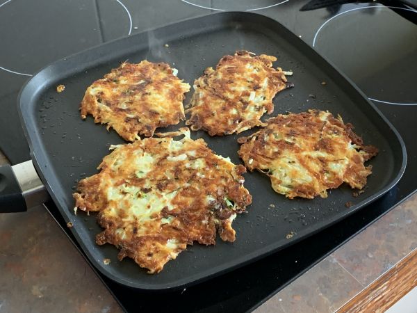 Cheesy hashbrowns with zucchini