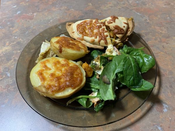 Club potatos and salad