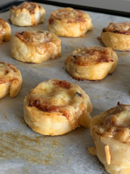 Pizza scrolls