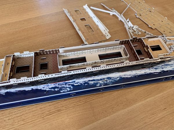 Titanic model dismantle