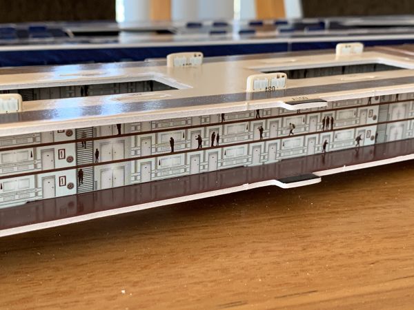 Titanic model dismantle