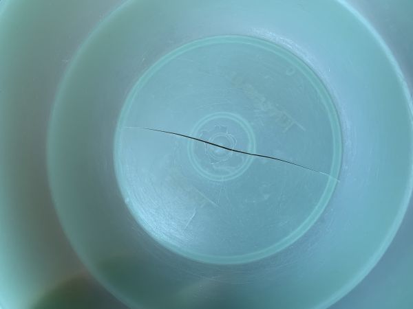 Tupperware bowl split