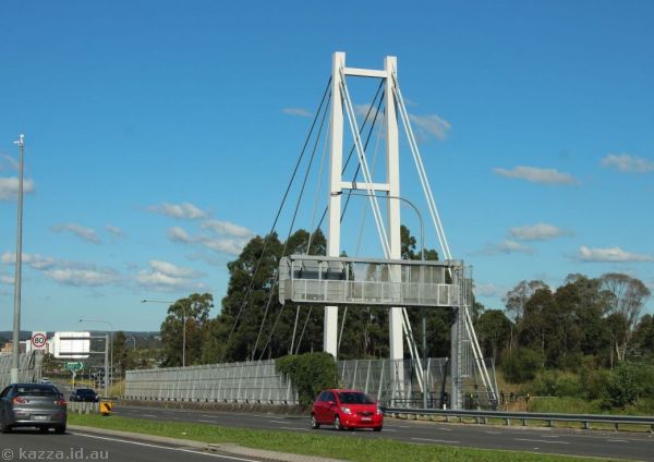 Pedestrian and bicycle bridge over the Hume Highway