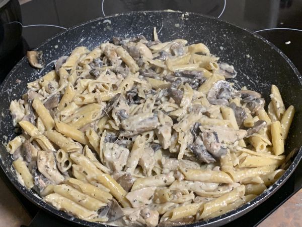 Creamy mushroom and chicken pasta