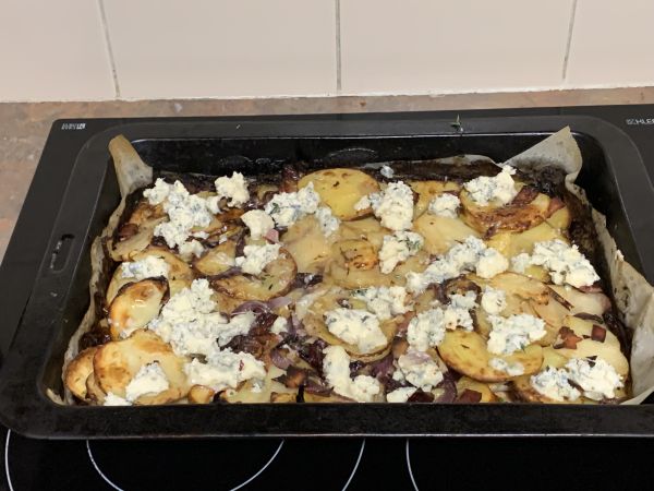 Potato, bacon and blue cheese bake