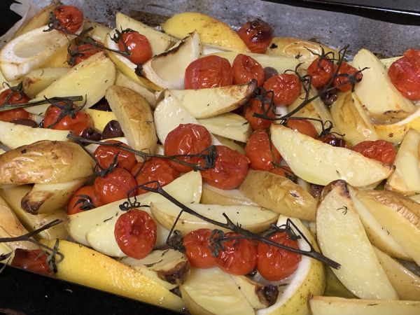 Potatoes with lemon and tomatoes