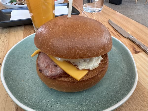 54 Benjamin Breakfast Roll