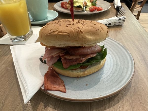 Coffee Club brekkie burger
