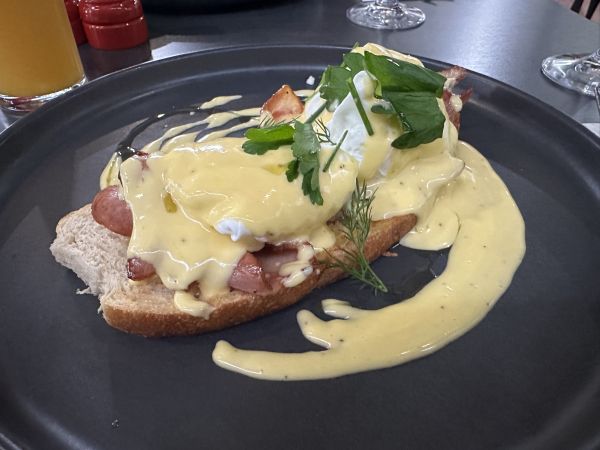 Deakin and Me eggs benedict