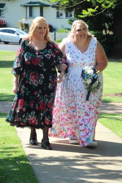 Sharn, mother of the bride, and Sarah arriving