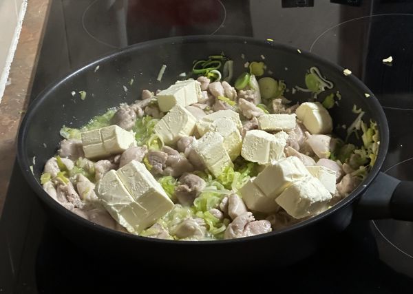 Chicken, leek and cheese casserole