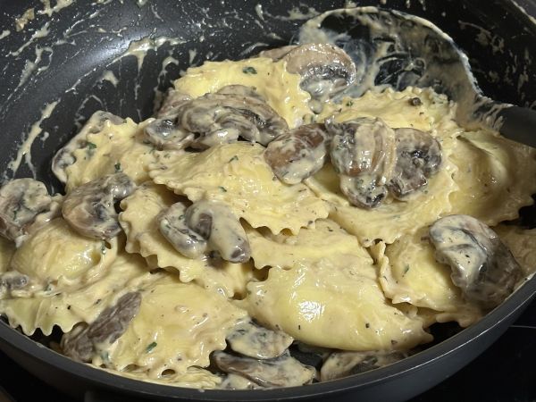 Goats cheese and onion ravioli