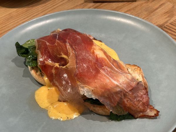 Greenhouse cafe eggs benedict