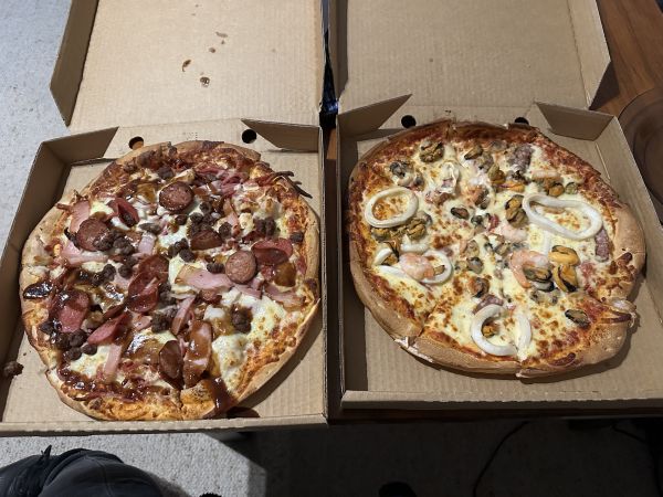Mills and Grills deluxe meat and marinara