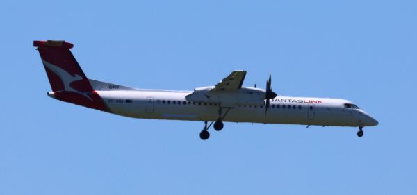 Qantas Dash8-400 VH-QOX