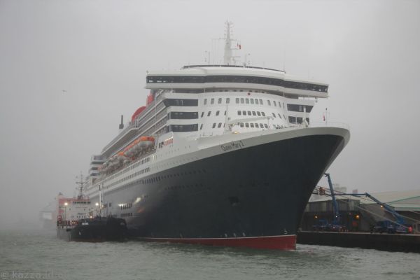 Queen Mary 2 docked at City Cruise Terminal